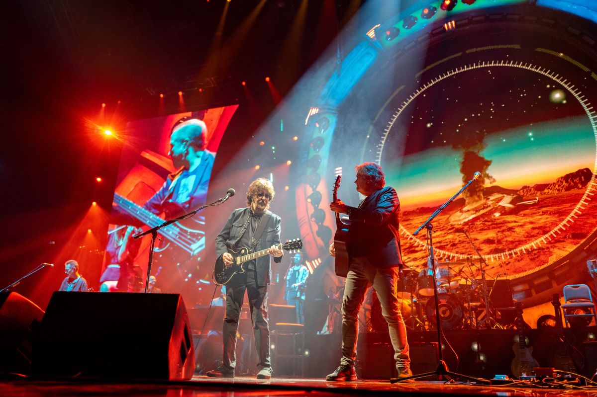 From left: ELO mastermind Jeff Lynne on stage with musical director Mike Stevens