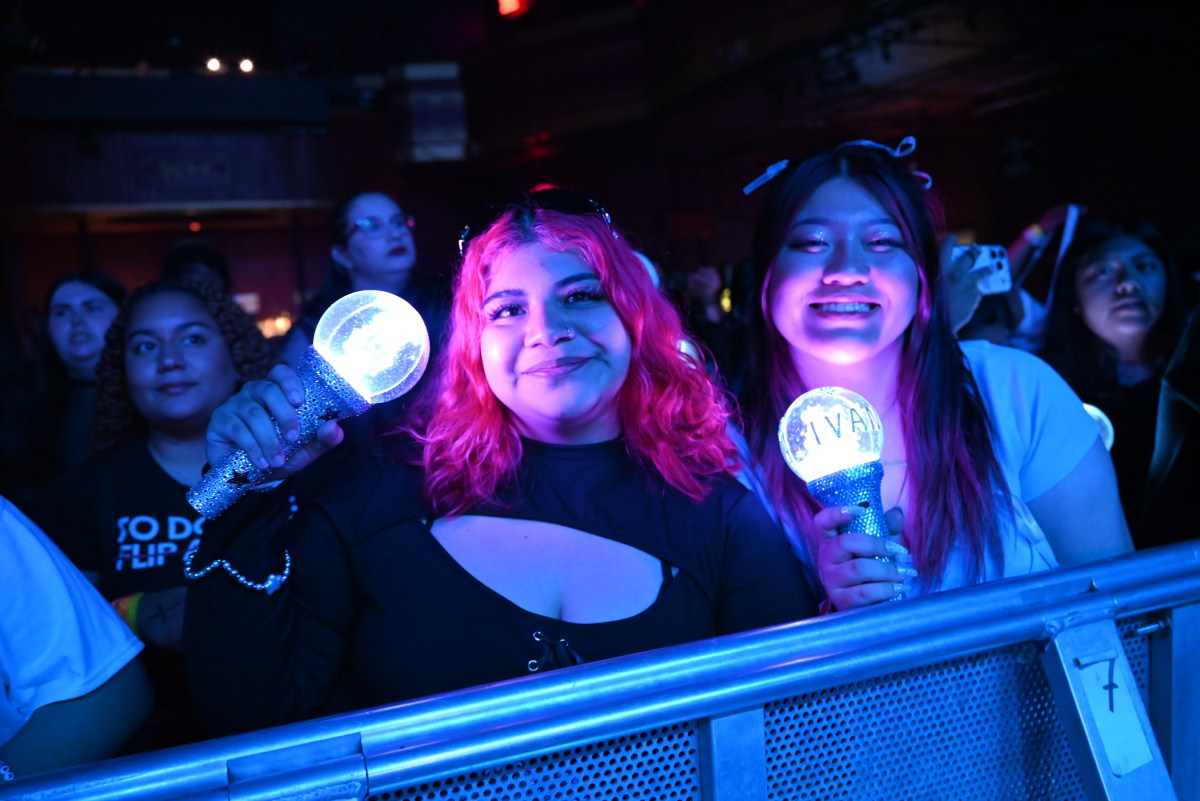 Fans bedazzled their light sticks for The KingDom