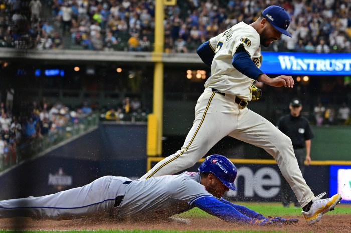 Jose Iglesias beats out play Game 1 Met Brewers