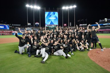 Yankees celebrate ALDS win in KC