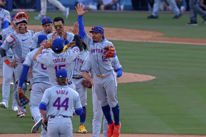 Mets celebrate Game 2 NLCS win over Dodgers