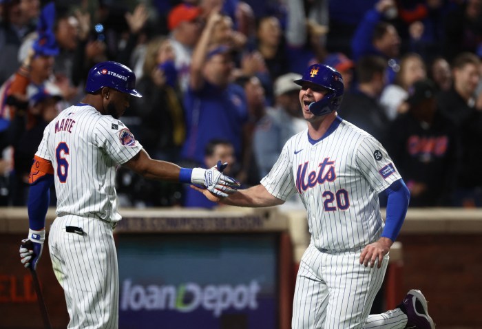 Pete Alonso Starling Marte celebrate Mets Game 5 NLCS