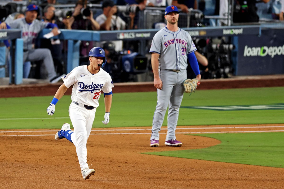 Tommy Edman home run Dodgers Mets NLCS Game 5 Pete Alonso looks on