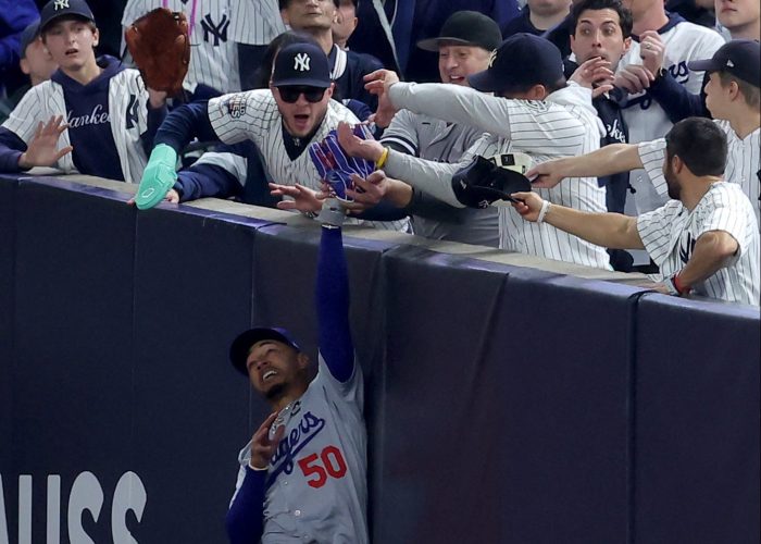 Mookie Betts Yankees fans Game 4 World Series