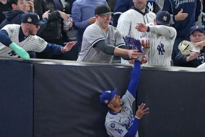 Yankees fans Mookie Betts Game 4 World Series