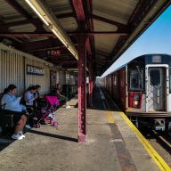 7 train at Queens station with riders waiting