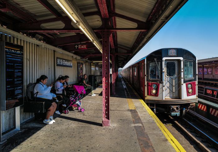 7 train at Queens station with riders waiting