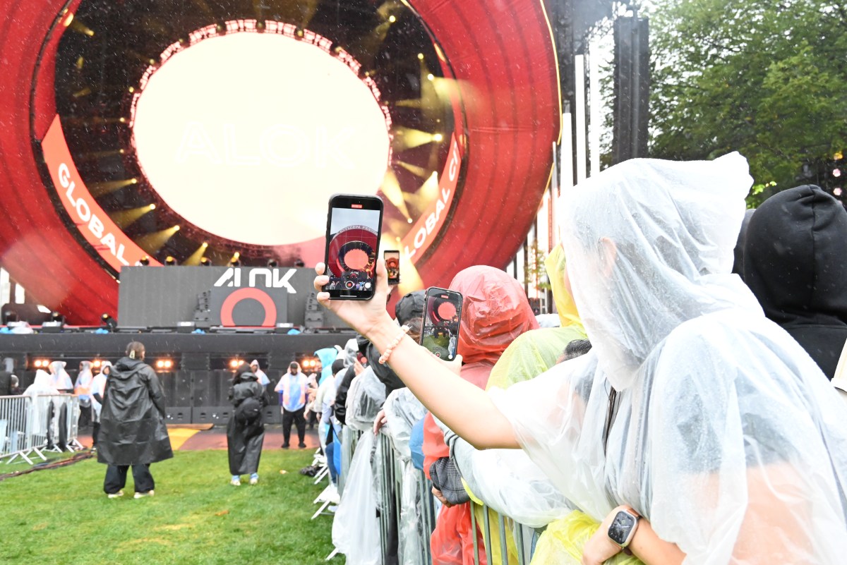 Fans at Global Citizen Fest braved the rain.