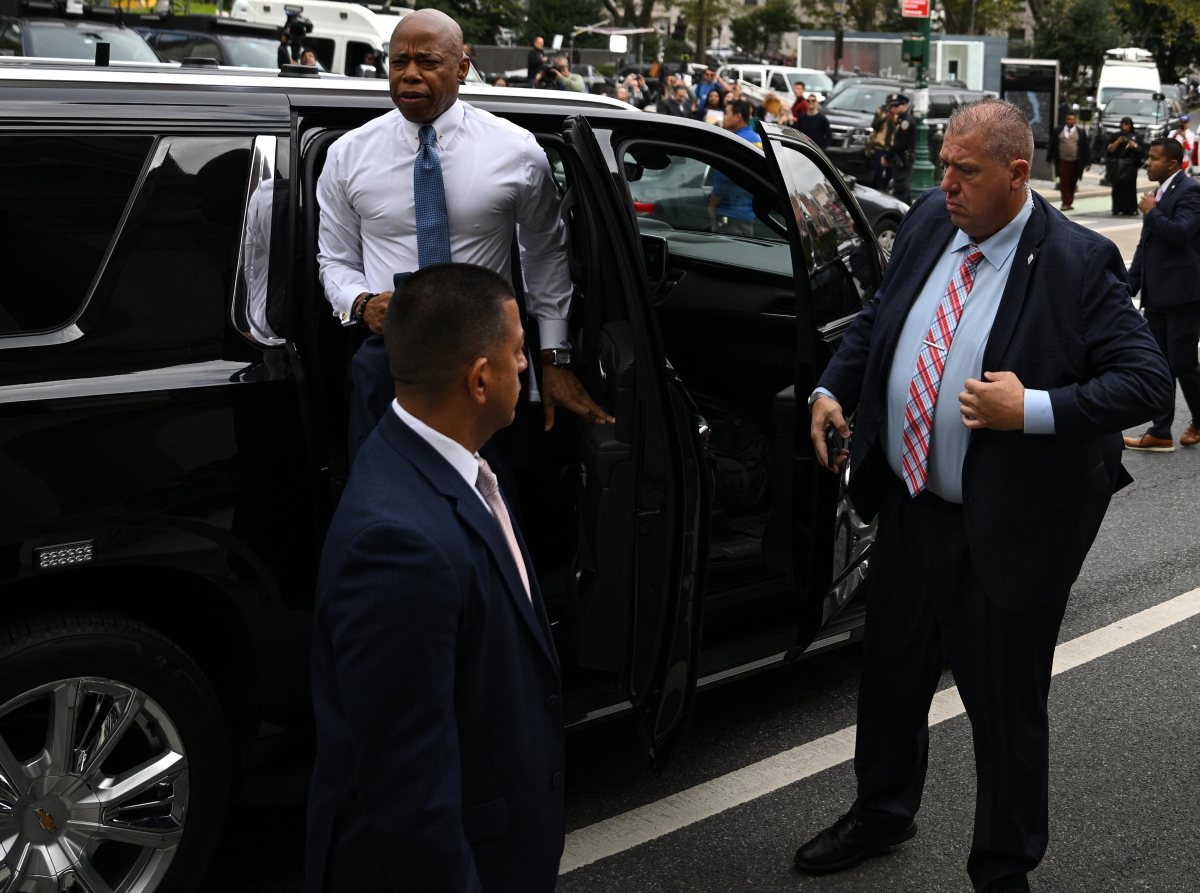 Mayor Adams arrives to court.