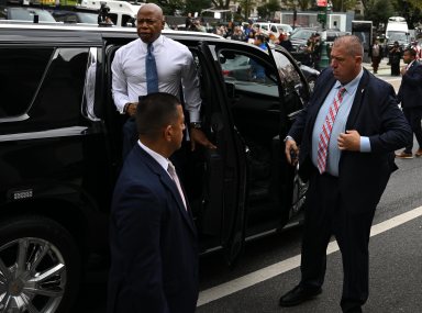 Mayor Adams arrives to court.