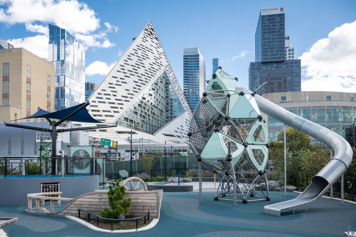 A state-of-the-art playground at Pier 97.