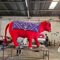 a bull statue that will go on display in Times Square to celebrate Día de los Muertos ( Day of the Dead )