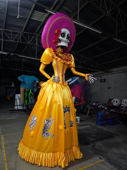 skeleton statue that will go on display in Times Square to celebrate Día de los Muertos ( Day of the Dead )