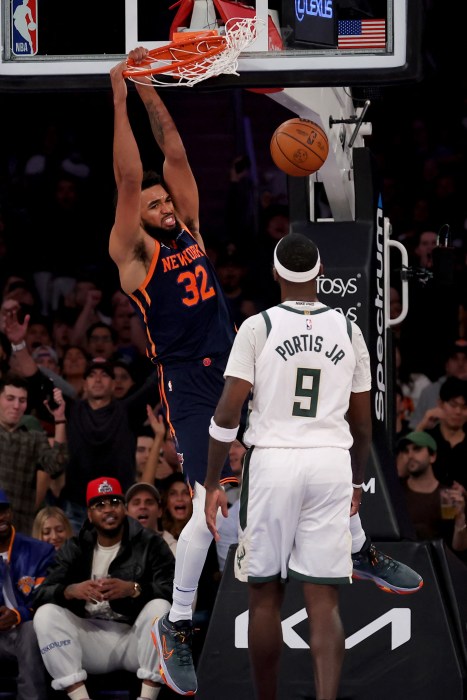 Knicks Karl-Anthony Towns dunks