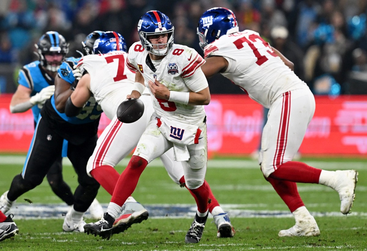 There is zero reason for the Giants to continue to start quarterback Daniel Jones this season.