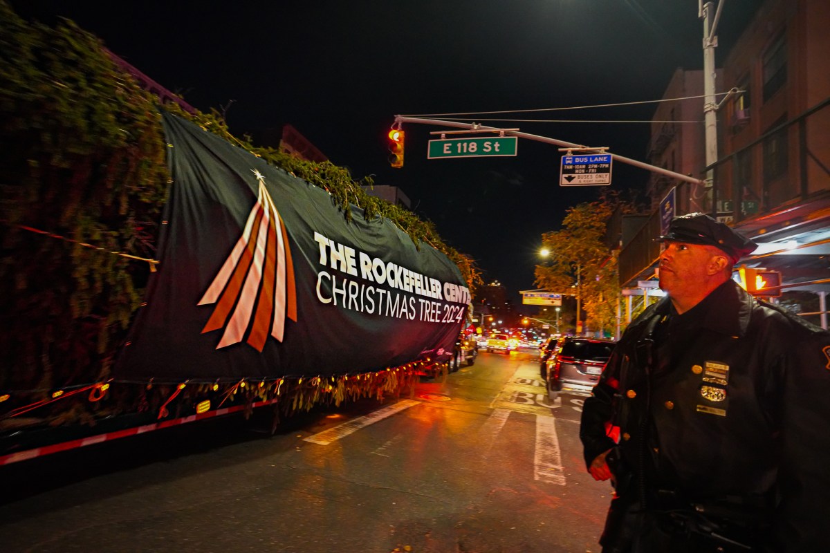 NYPD escortes Rockefeller Center Christmas tree