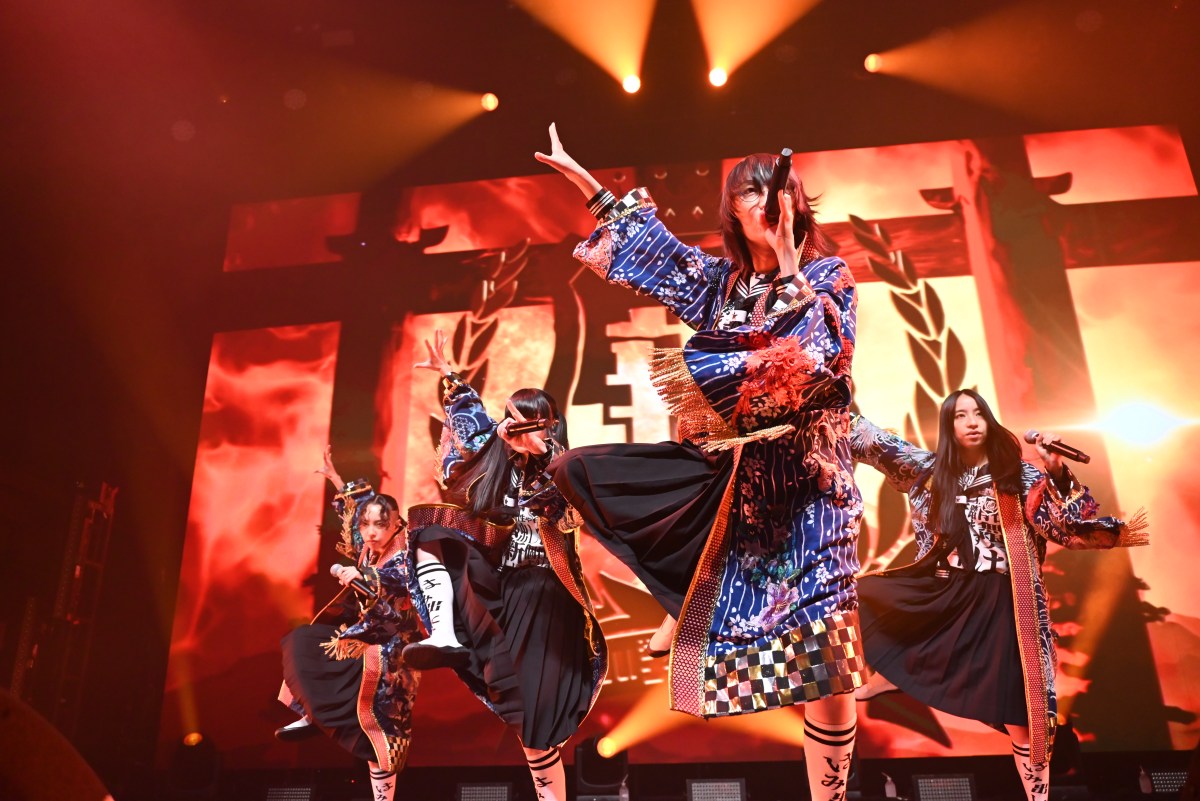 Atarashii Gakko! performs live on stage.