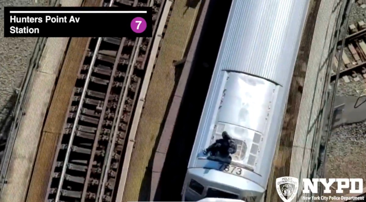 NYPD drones used to catch subway surfer