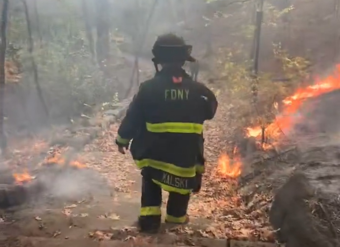 FDNY contains wildfire in Manhattan’s Inwood Park