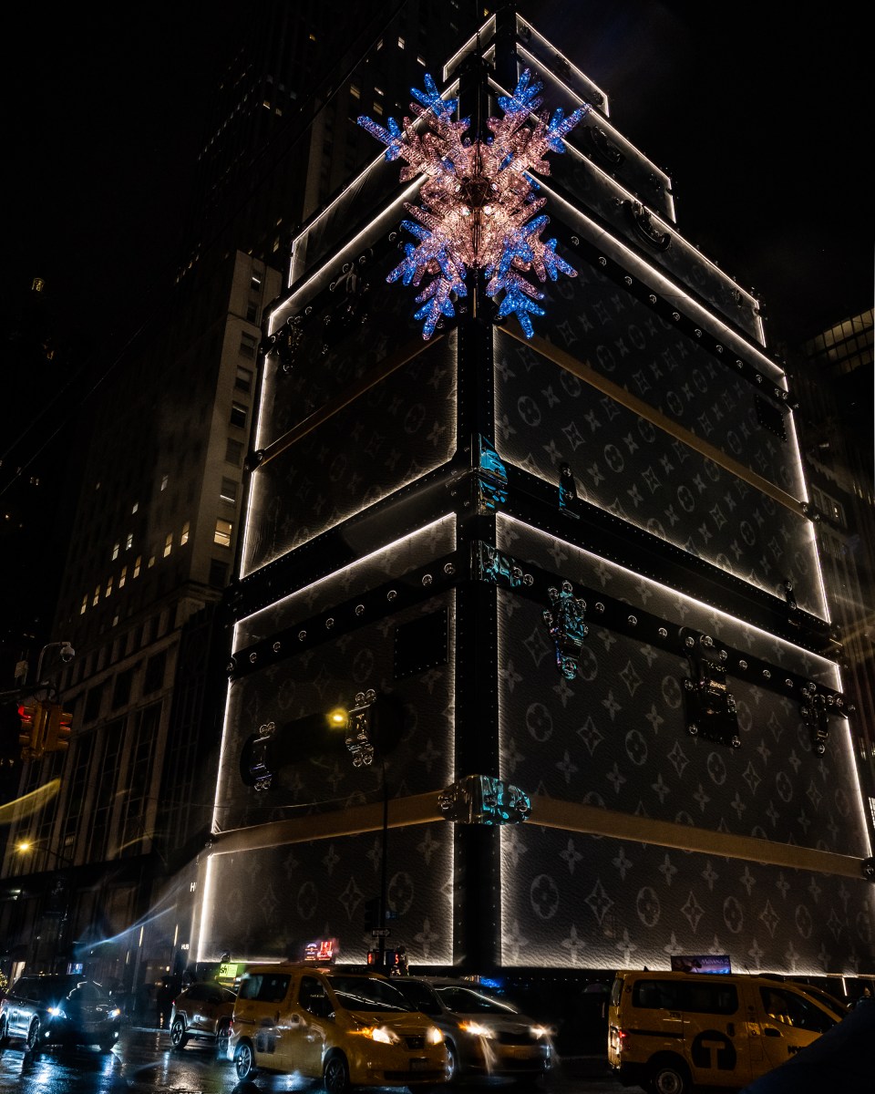 Louis Vuitton building and Fifth Avenue snowflake