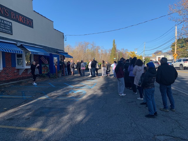 people line up outside a Staten Island bakery