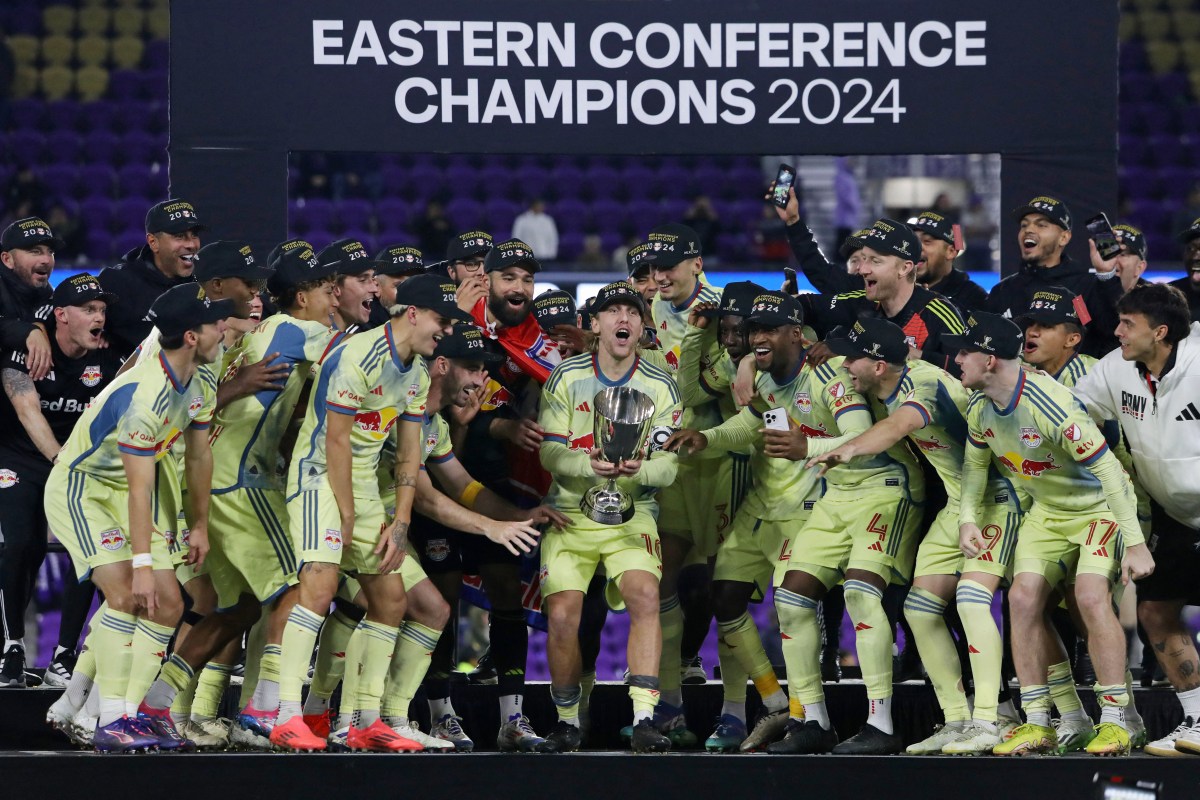 Red Bulls win Eastern Conference Final trophy celly