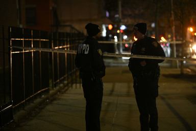 Bronx cops respond to man shot