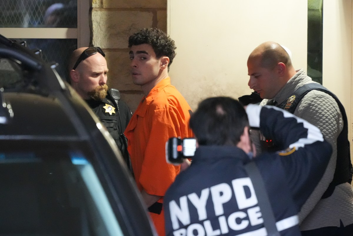 Alleged Midtown assassin Luigi Mangione escorted into car following extradition hearing