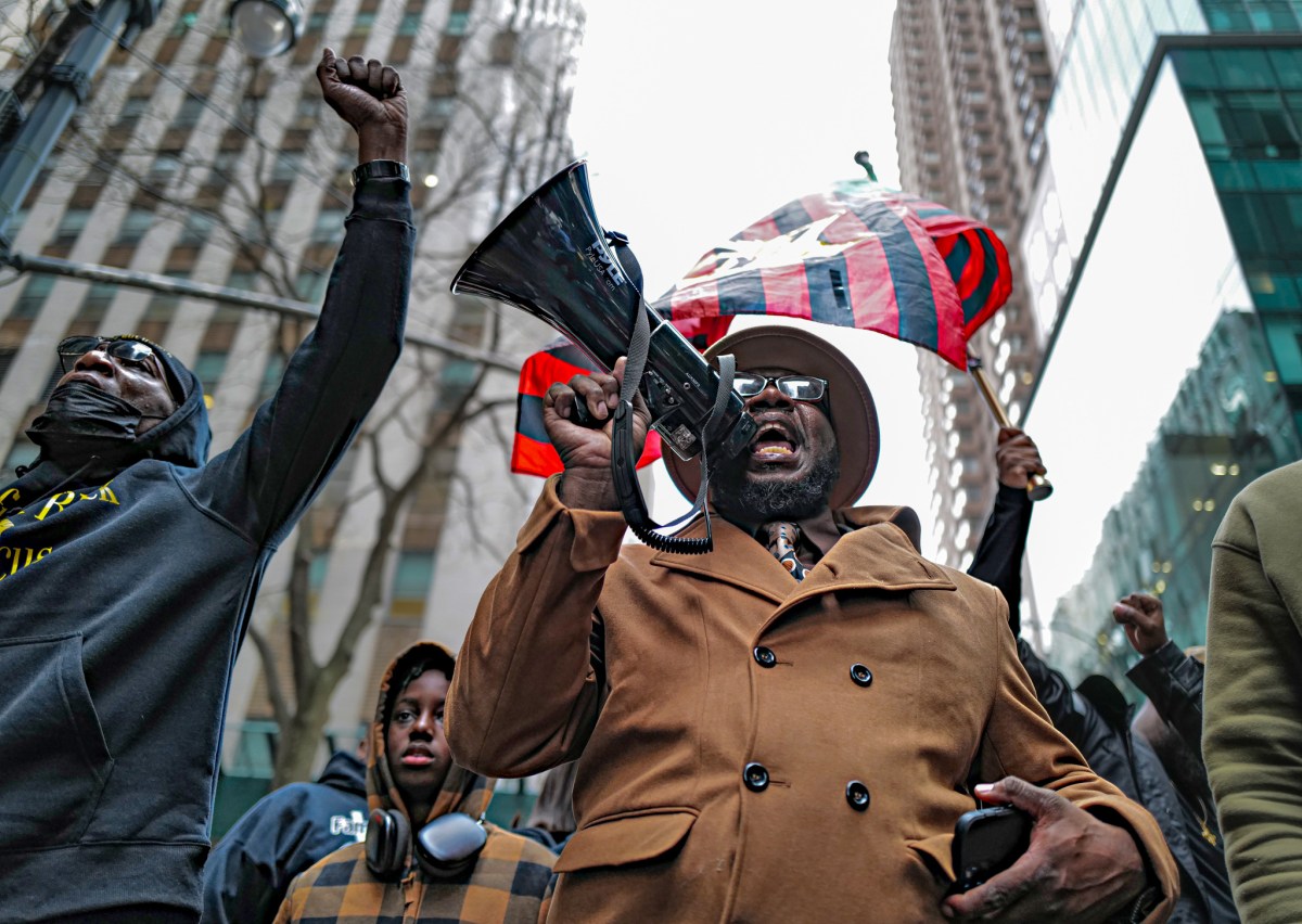 New Yorkers protest murder of Robert Brooks