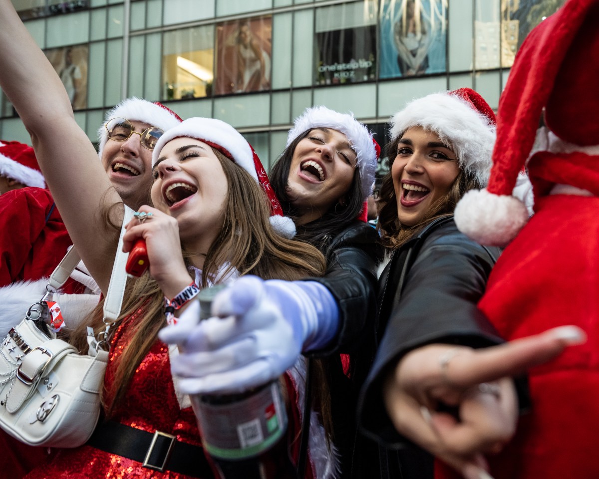 SantaCon NYC 2024: Thousands of Santas Take Over Manhattan in Boozy Holiday Parade