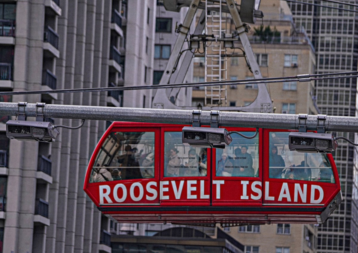 Roosvelt Island tram passes congestion pricing camaers.