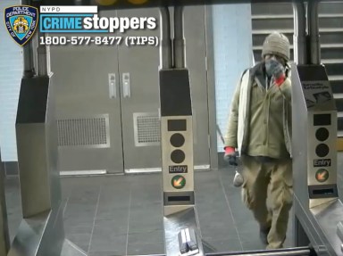 Suspect in Manhattan golf club assault at subway station