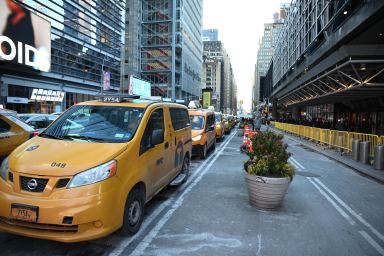 yellow taxi cab during congestion pricing in NYC