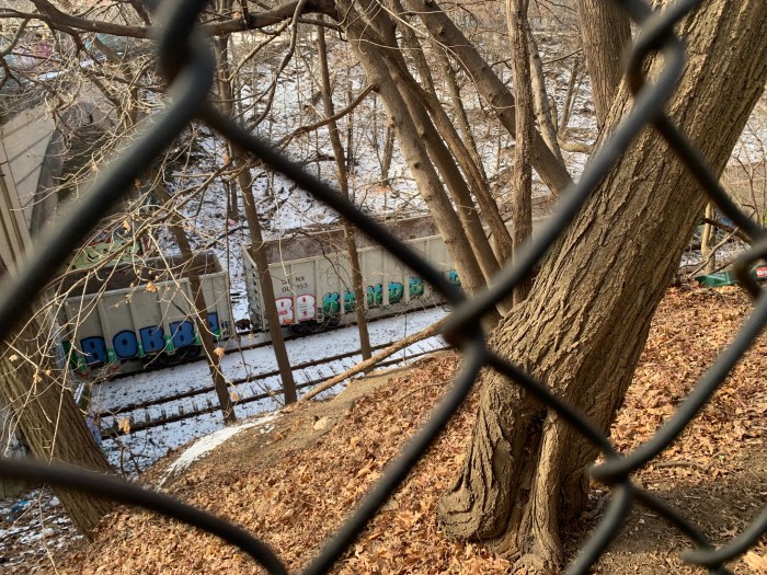 train tracks that would be part of the proposed new Brooklyn-to-Queens train