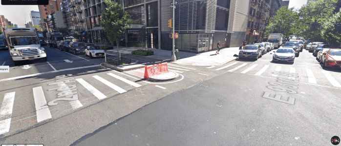 Intersection in the Upper East Side in daytime