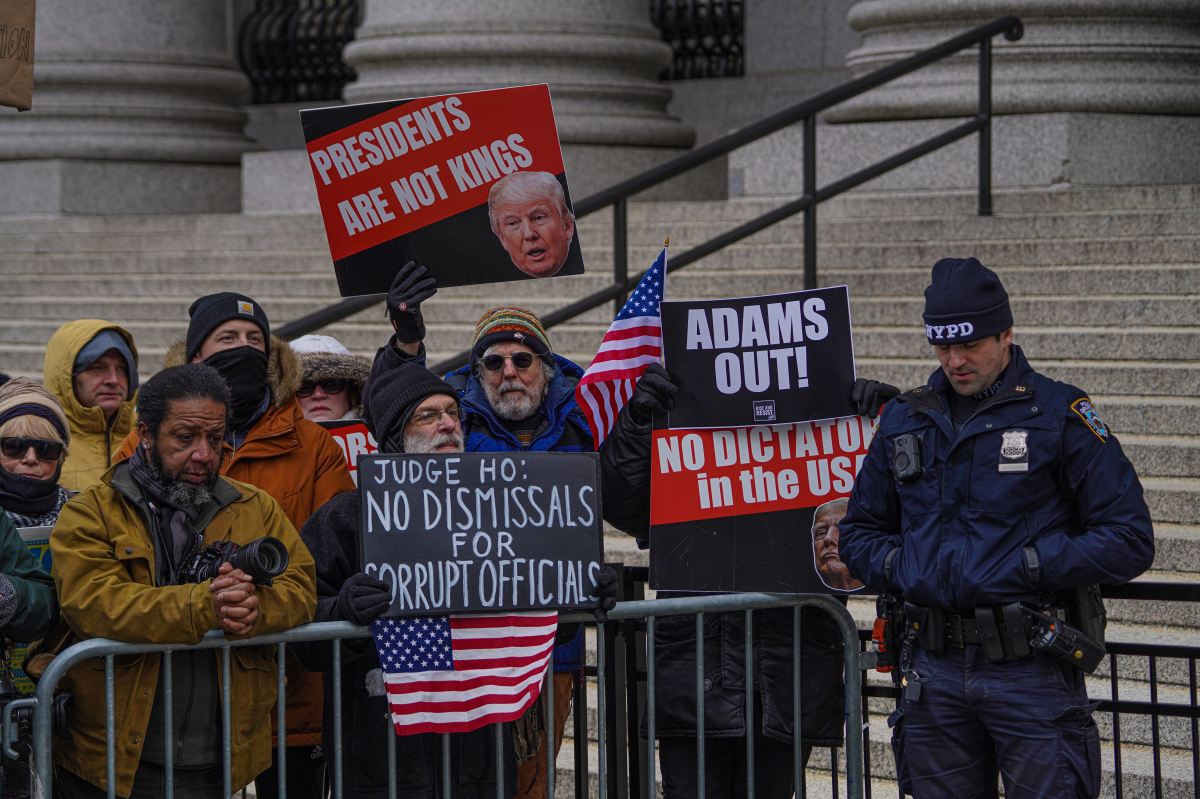 Protesters at Mayor Adams court hearing