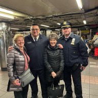 Texas tourists with NYPD chief who helped find bag lost in subway