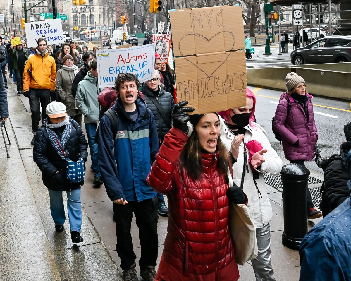 NYC activists protest to call on Hochul to oust Mayor Adams amid Trump cooperation