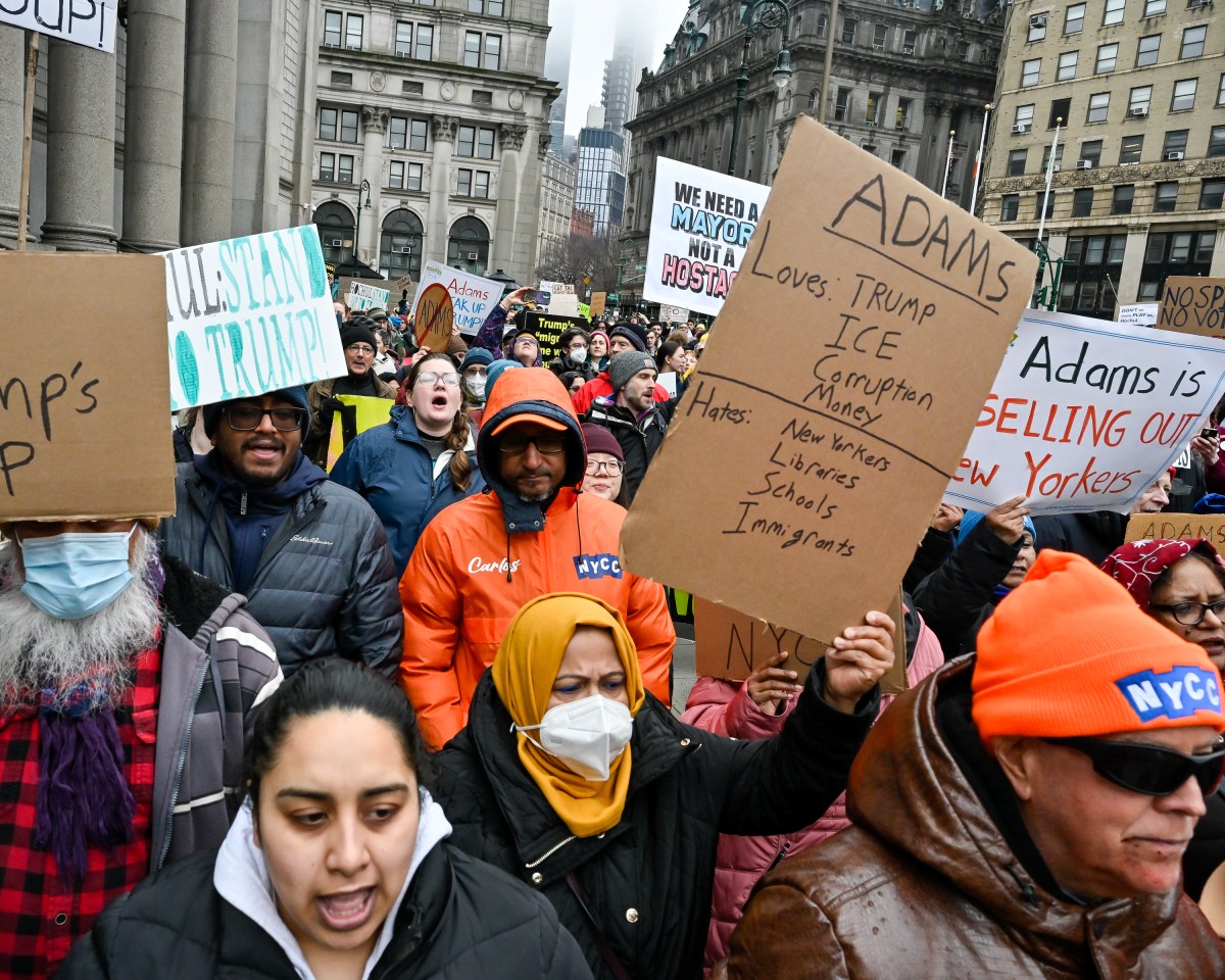 NYC activists protest to call on Hochul to oust Mayor Adams amid Trump cooperation