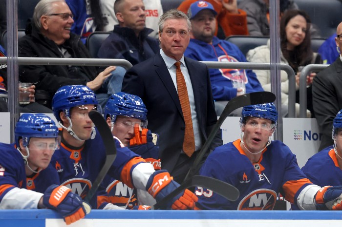 Islanders bench Patrick Roy