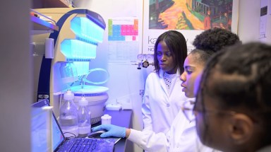 2 female scientist researching