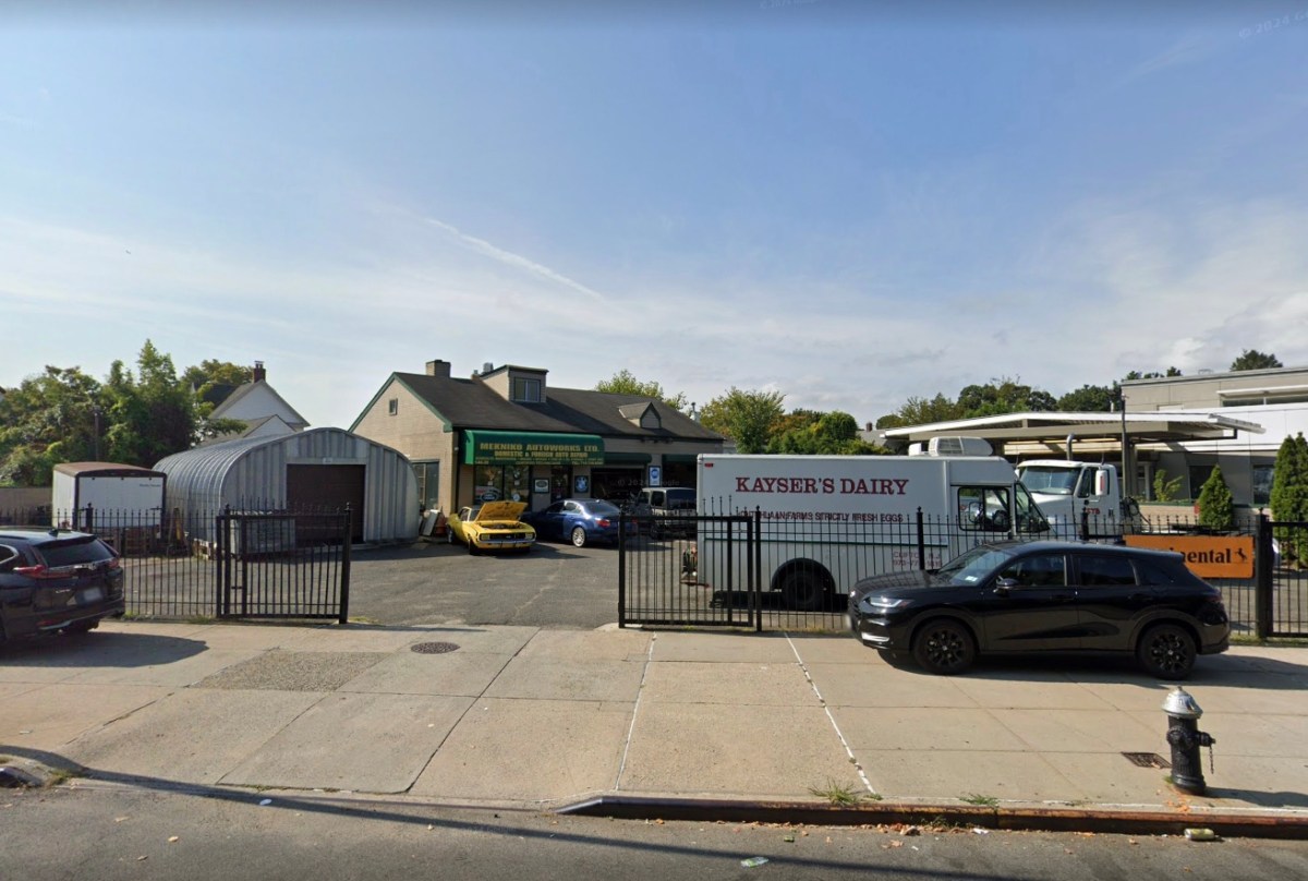 Auto body shop in Queens where mechanic was found dead. 